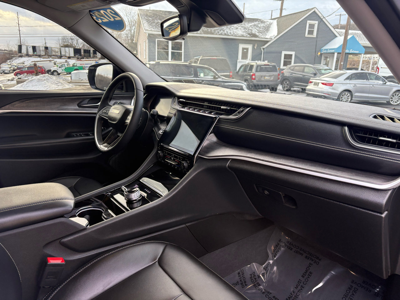 Used 2023 Jeep Grand Cherokee Limited w/ Black Appearance Package image 17