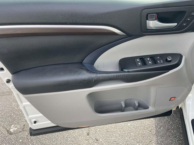 Used 2016 Toyota Highlander Limited image 16