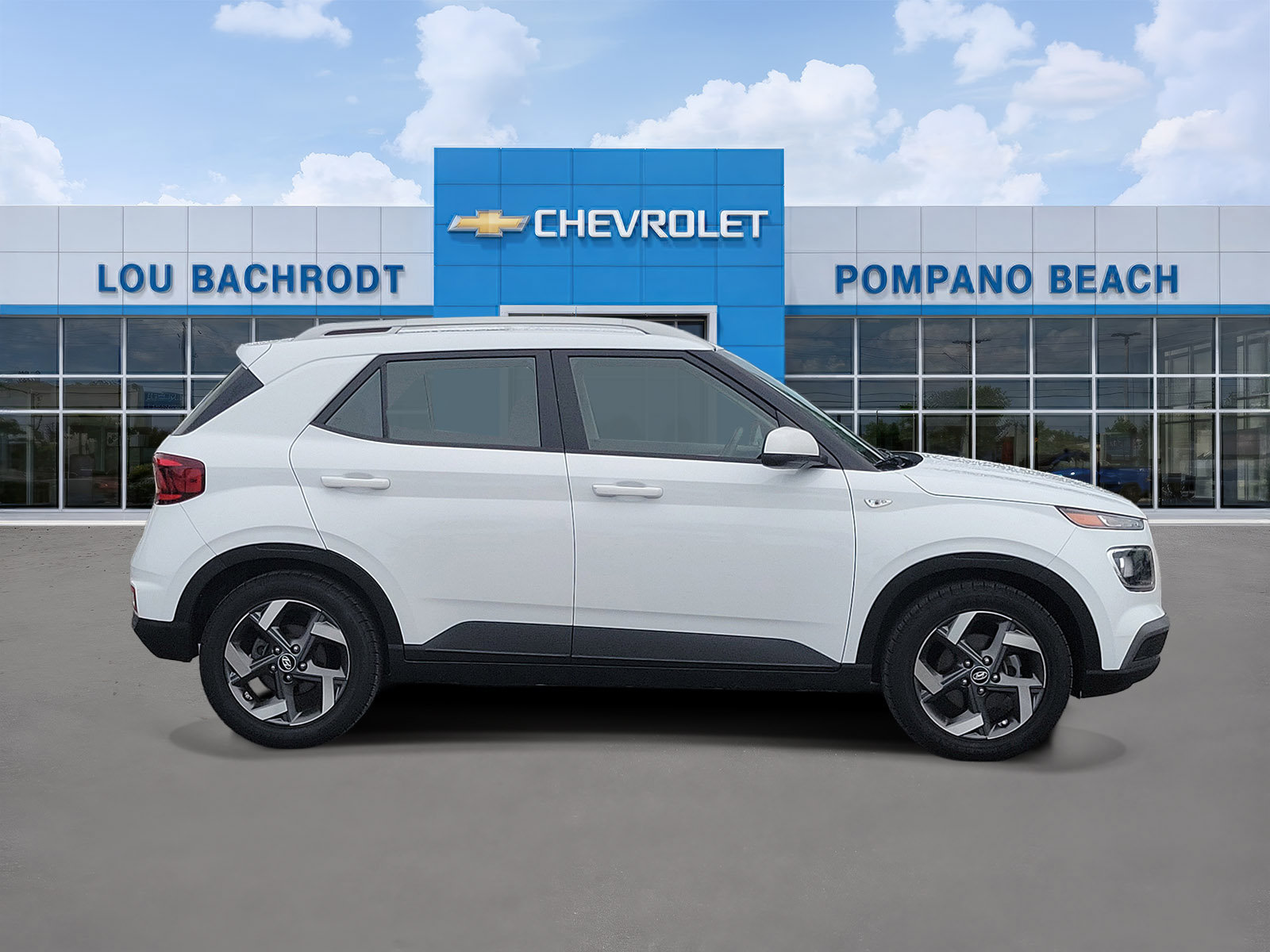 Used 2021 Hyundai Venue SEL FWD image 2