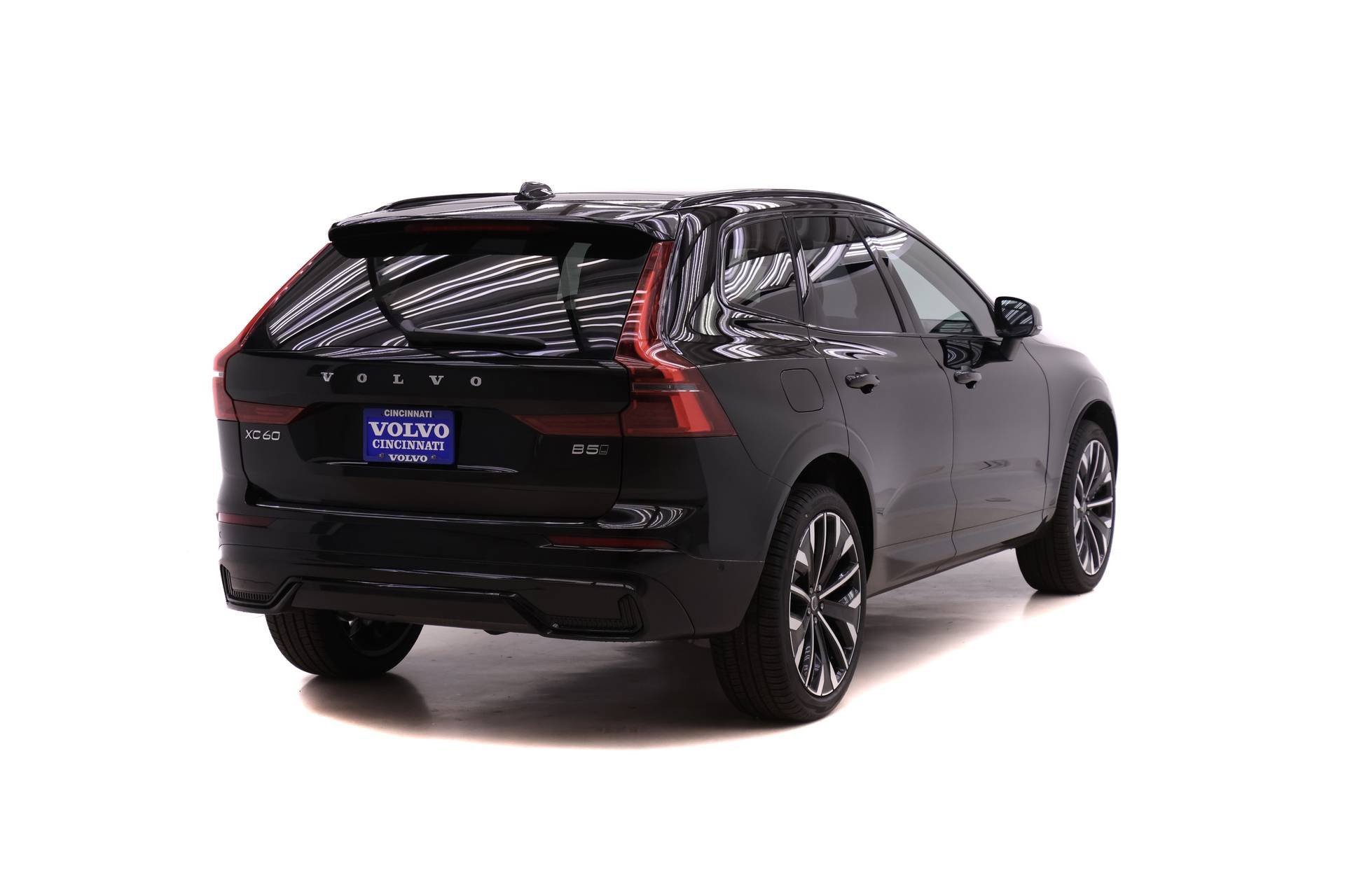 New 2026 Volvo XC60 B5 Ultra w/ Protection Package Premier image 4