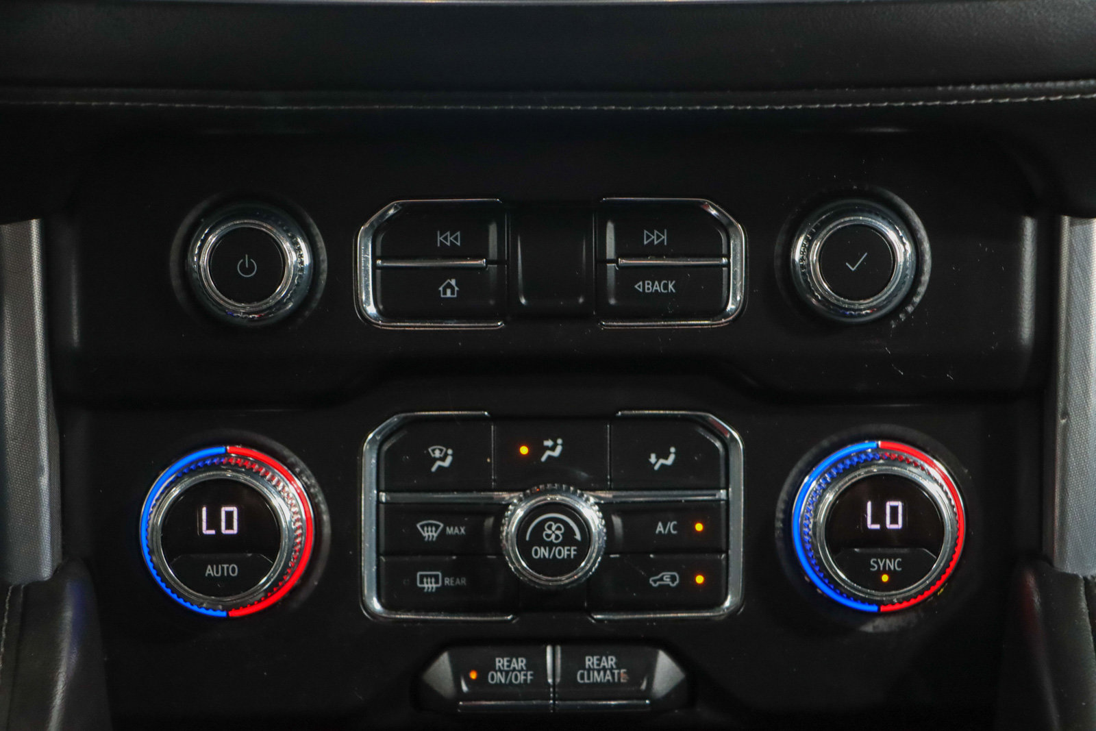 Used 2022 GMC Yukon XL SLE image 21