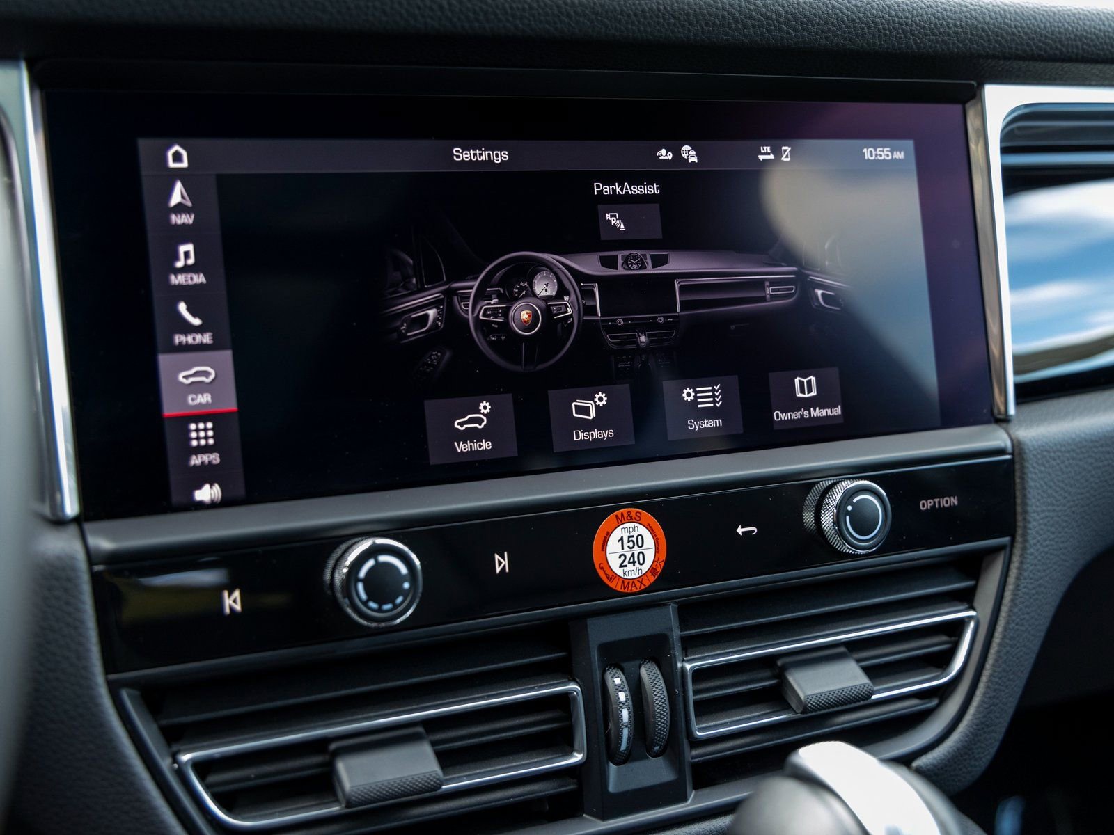 Certified 2025 Porsche Macan image 35