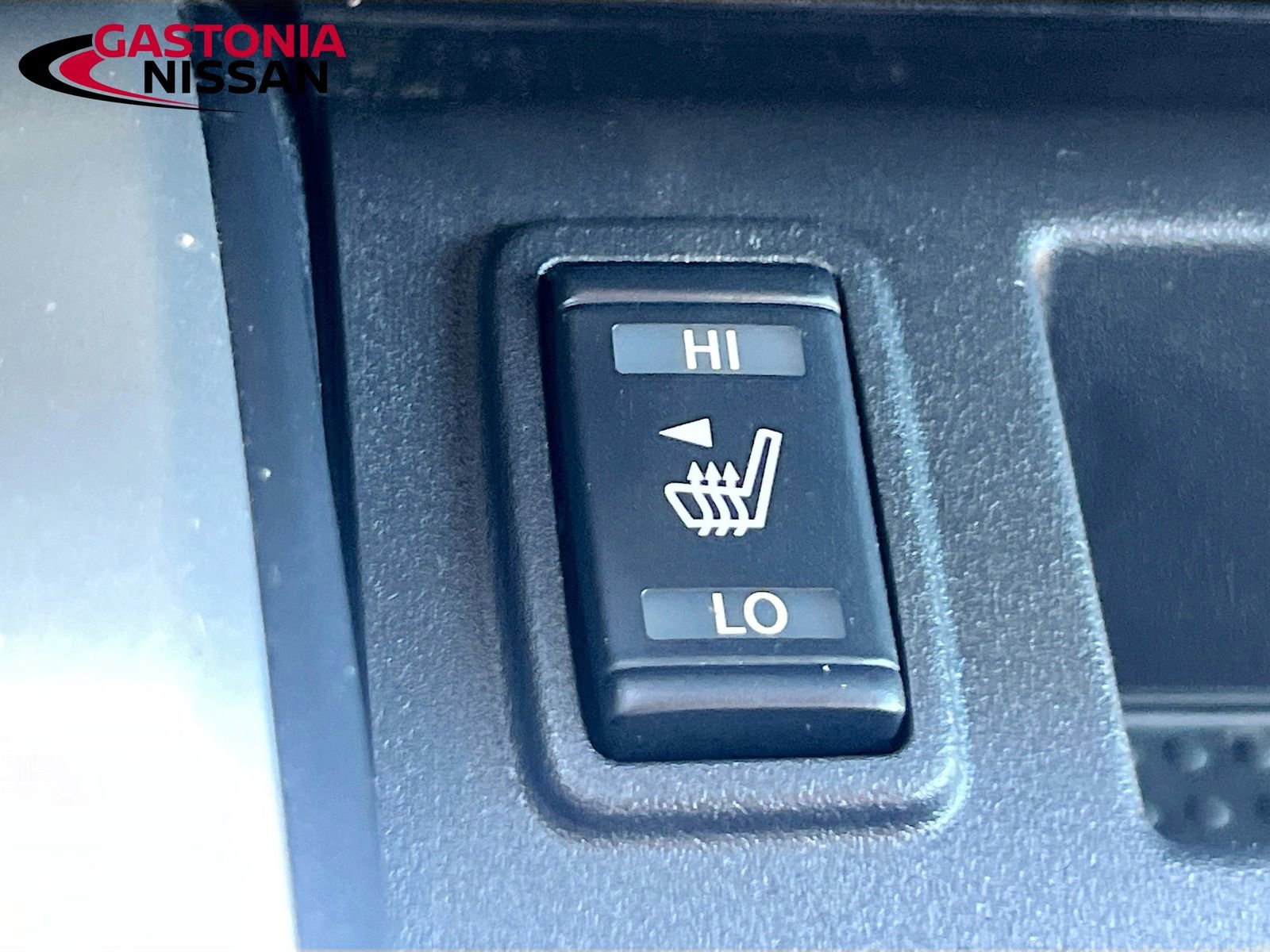 Used 2021 Nissan Titan SV w/ SV Convenience Package image 27