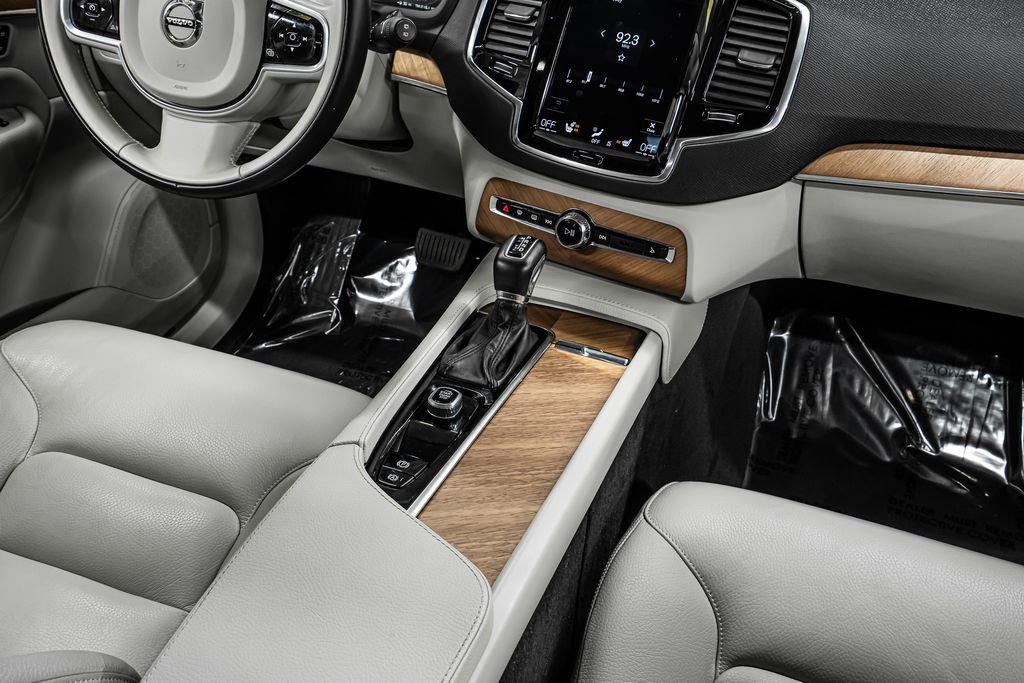 Used 2022 Volvo XC90 T6 Momentum w/ Advanced Package image 18