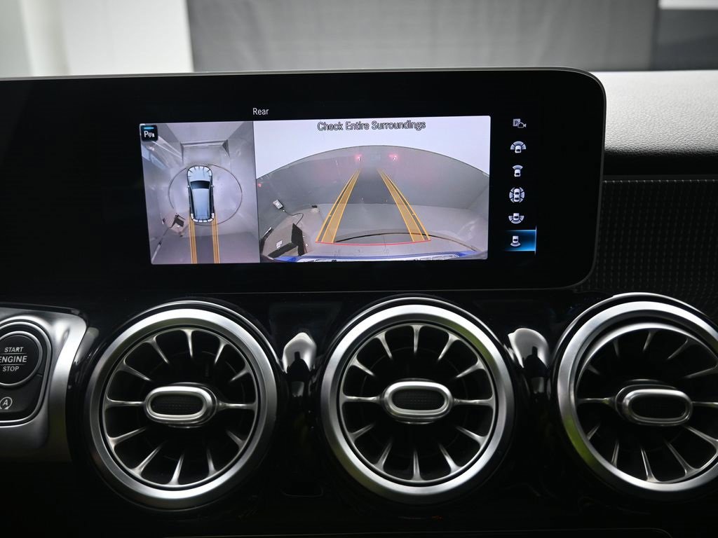 Used 2021 Mercedes-Benz GLB 250 w/ Premium Package image 12