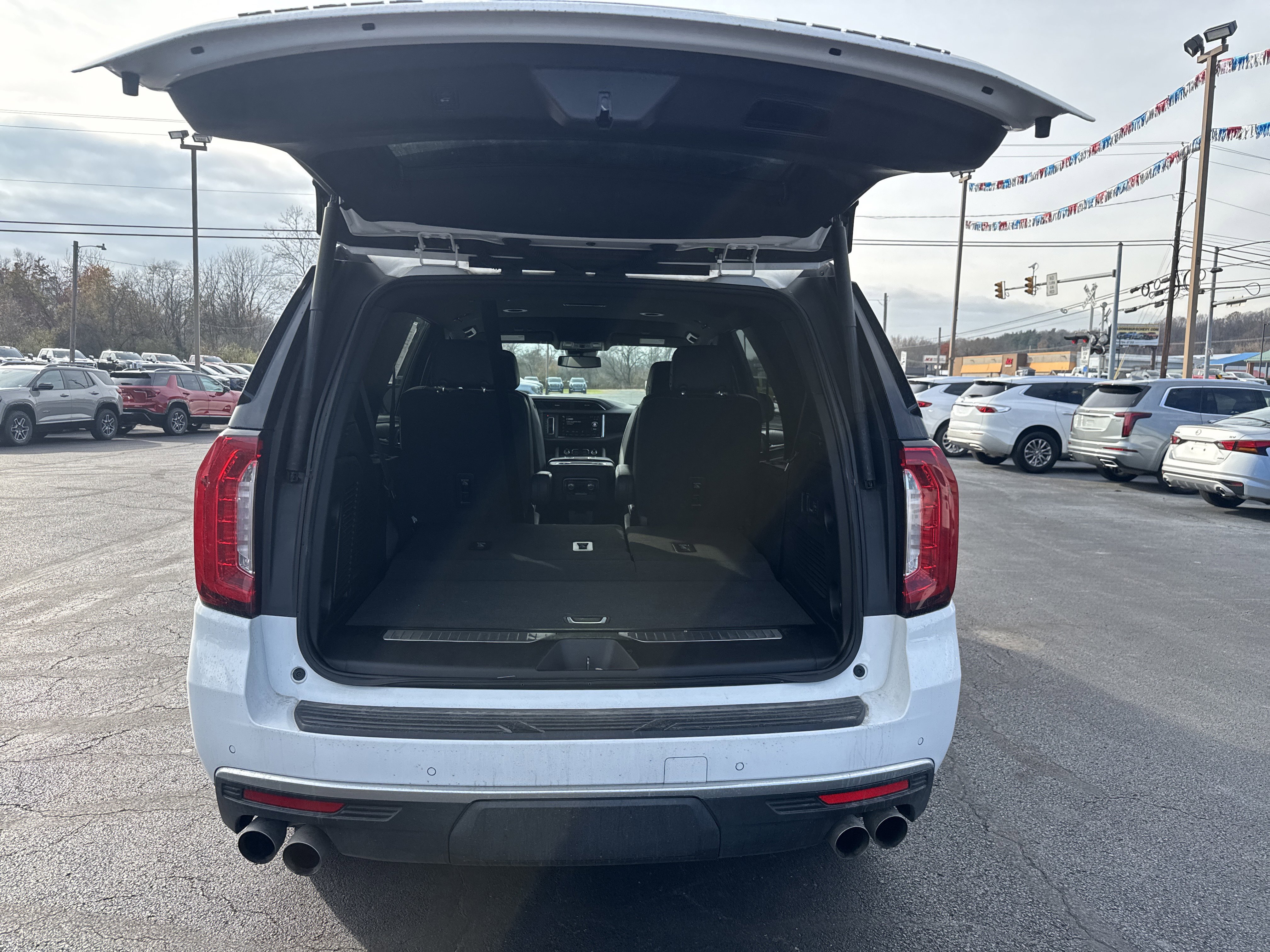 Used 2023 GMC Yukon Denali image 5