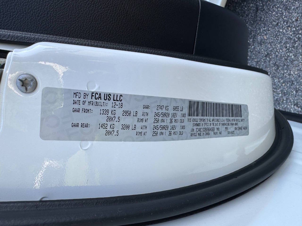 Used 2019 Chrysler Pacifica Limited w/ Advanced Safetytec Group FWD image 59