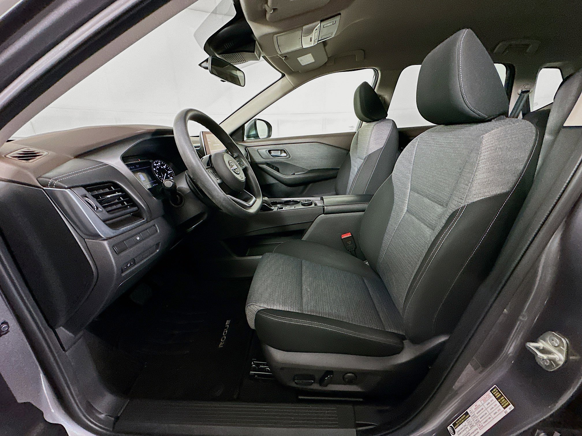 Used 2023 Nissan Rogue SV AWD/4WD image 13