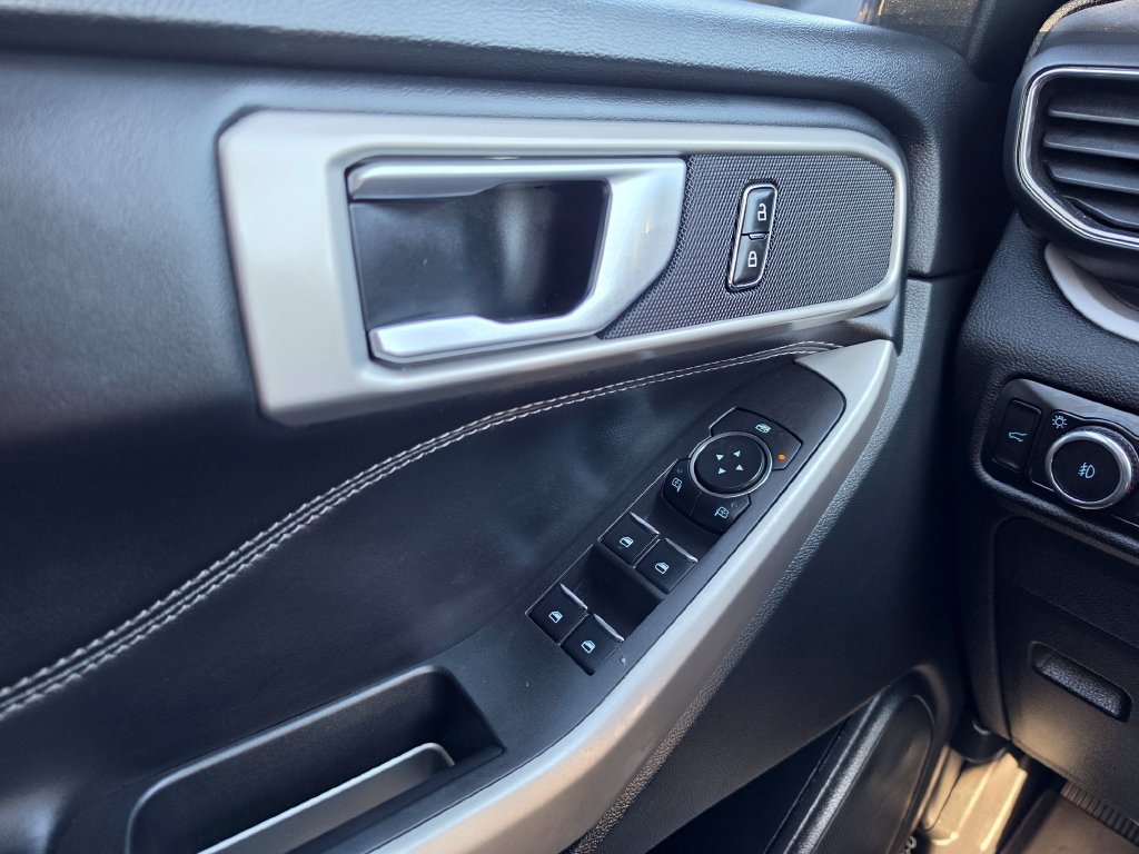 Used 2023 Ford Explorer XLT w/ Equipment Group 202A RWD image 19