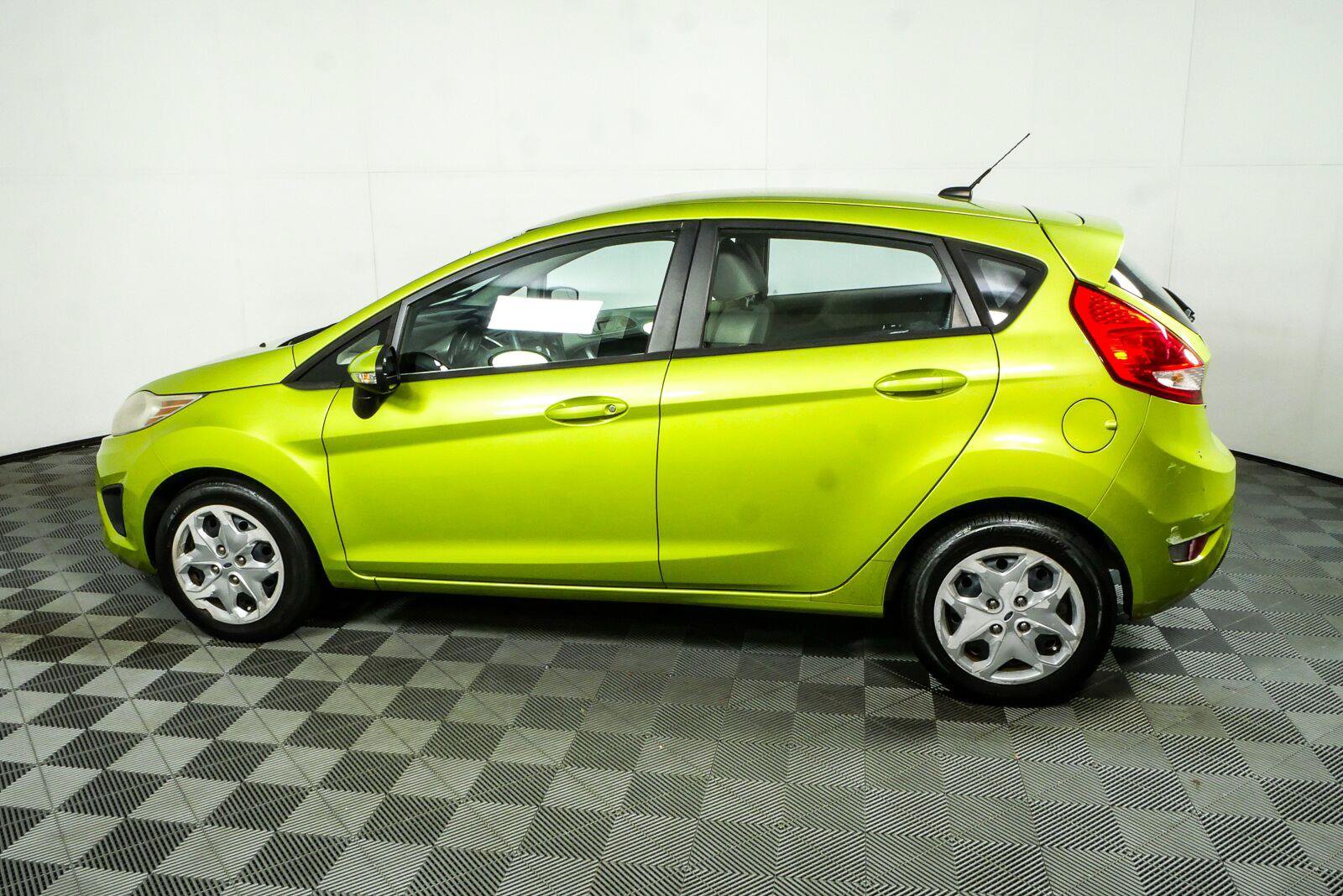 Used 2013 Ford Fiesta SE FWD image 27