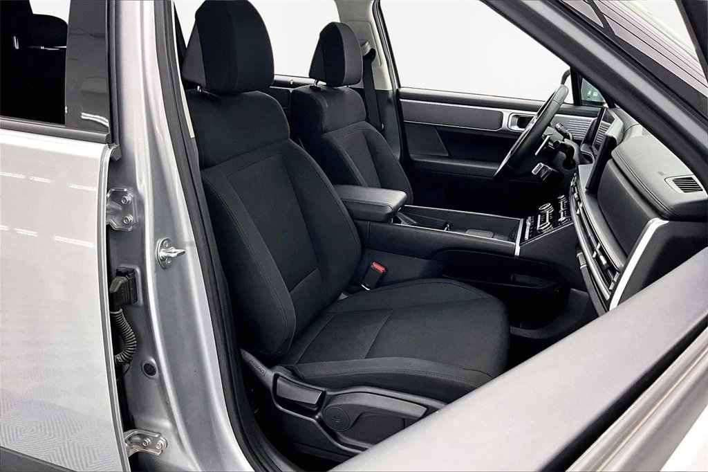 Used 2025 Hyundai Santa Fe SE image 7