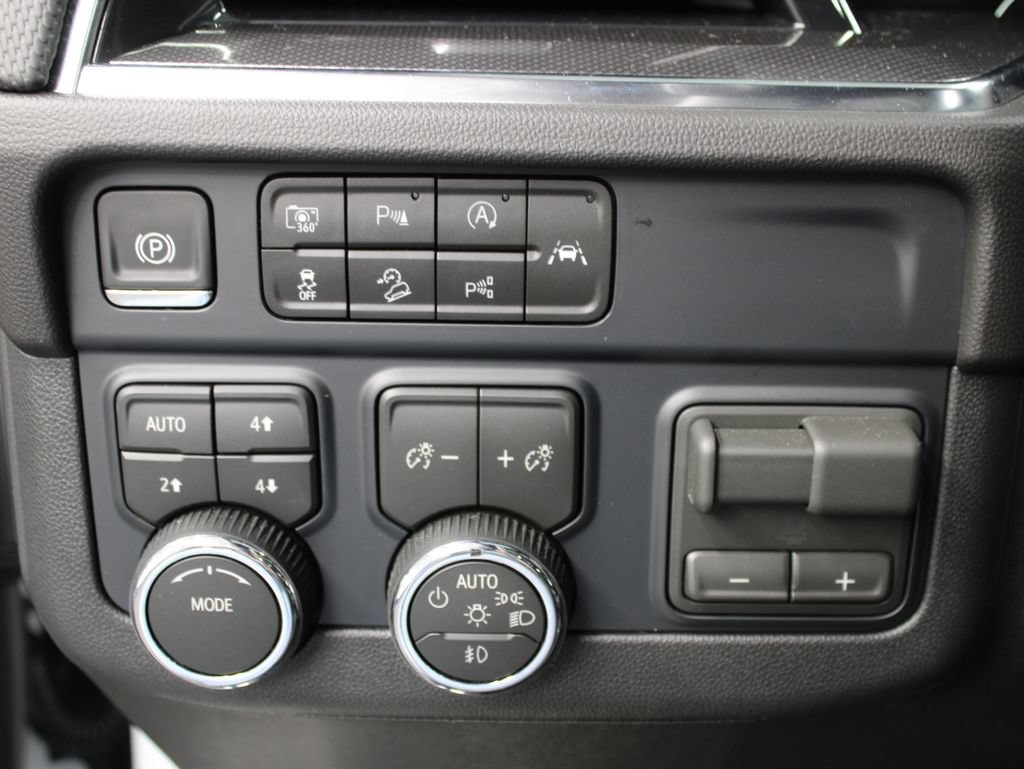 Used 2026 Chevrolet Suburban RST w/ Comfort Package AWD/4WD image 59