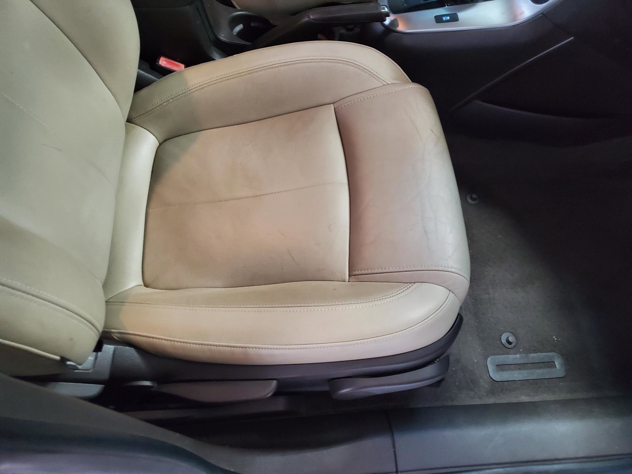 Used 2011 Chevrolet Cruze LTZ FWD image 28