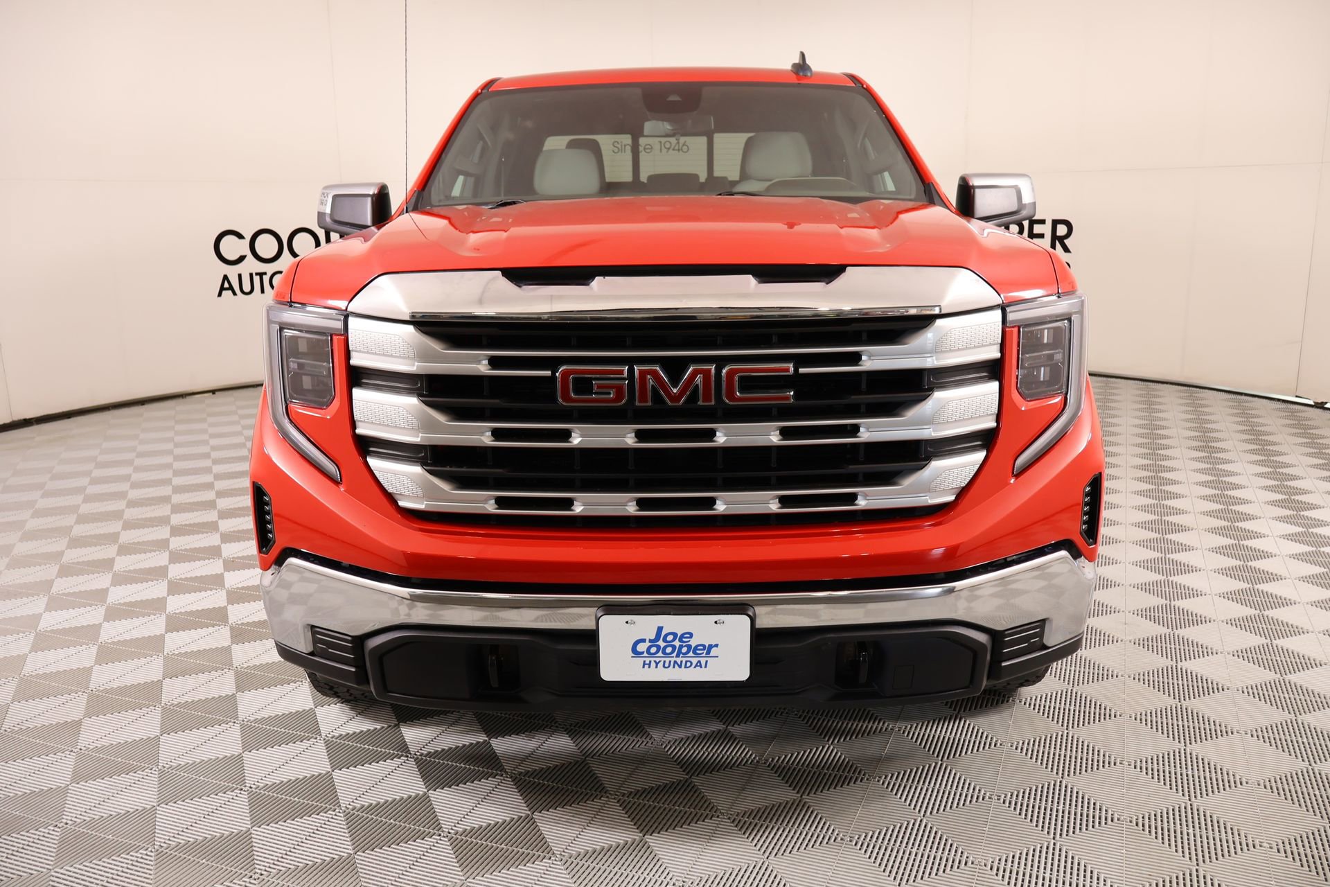 Used 2024 GMC Sierra 1500 SLE w/ Preferred Package image 9