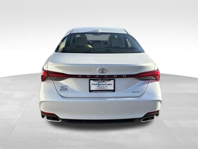 Used 2021 Toyota Avalon XLE image 10