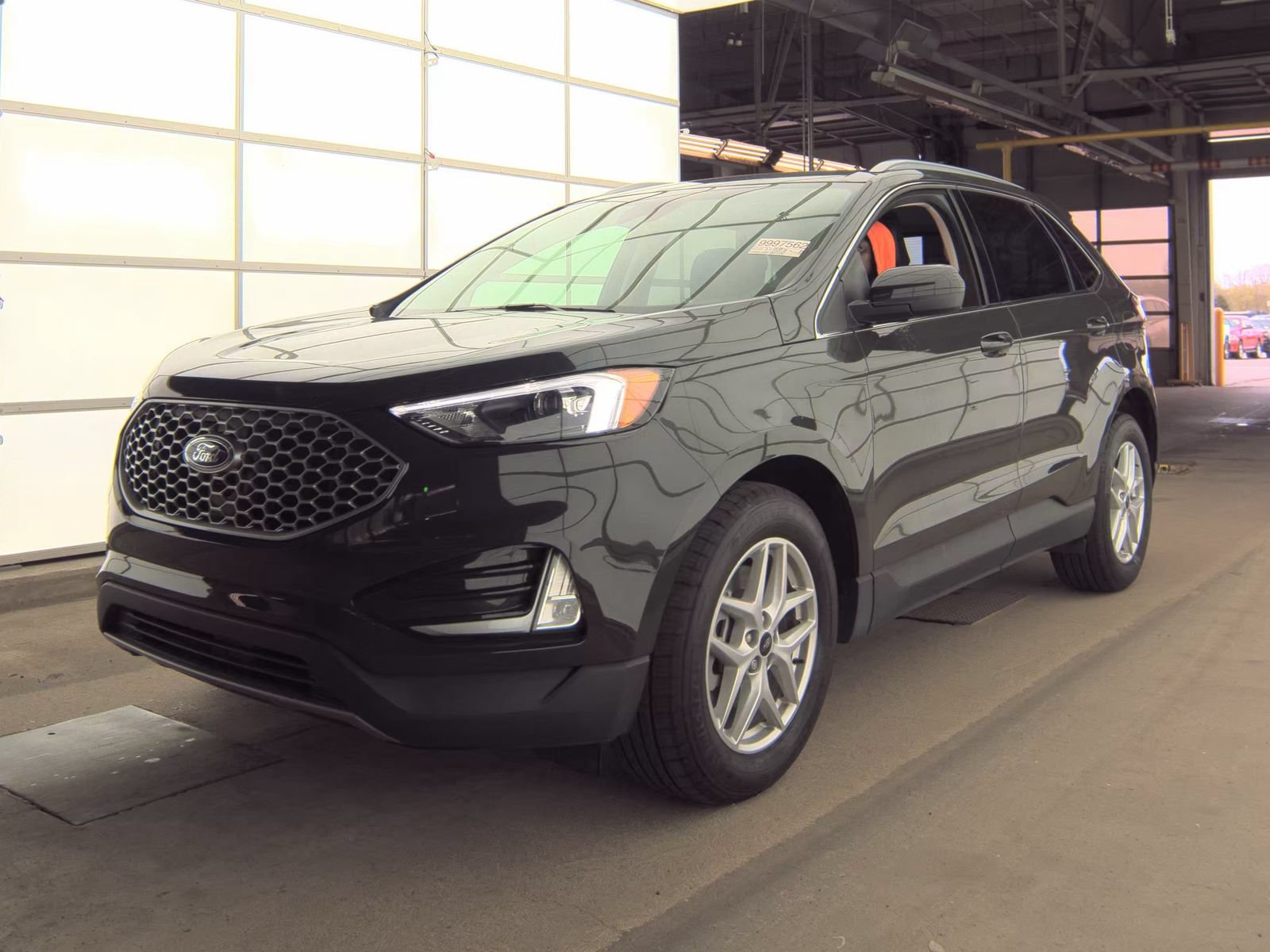 Used 2024 Ford Edge SEL w/ Convenience Package AWD/4WD image 4