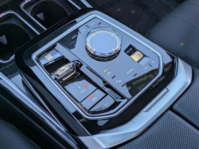 Used 2024 BMW 740i image 12