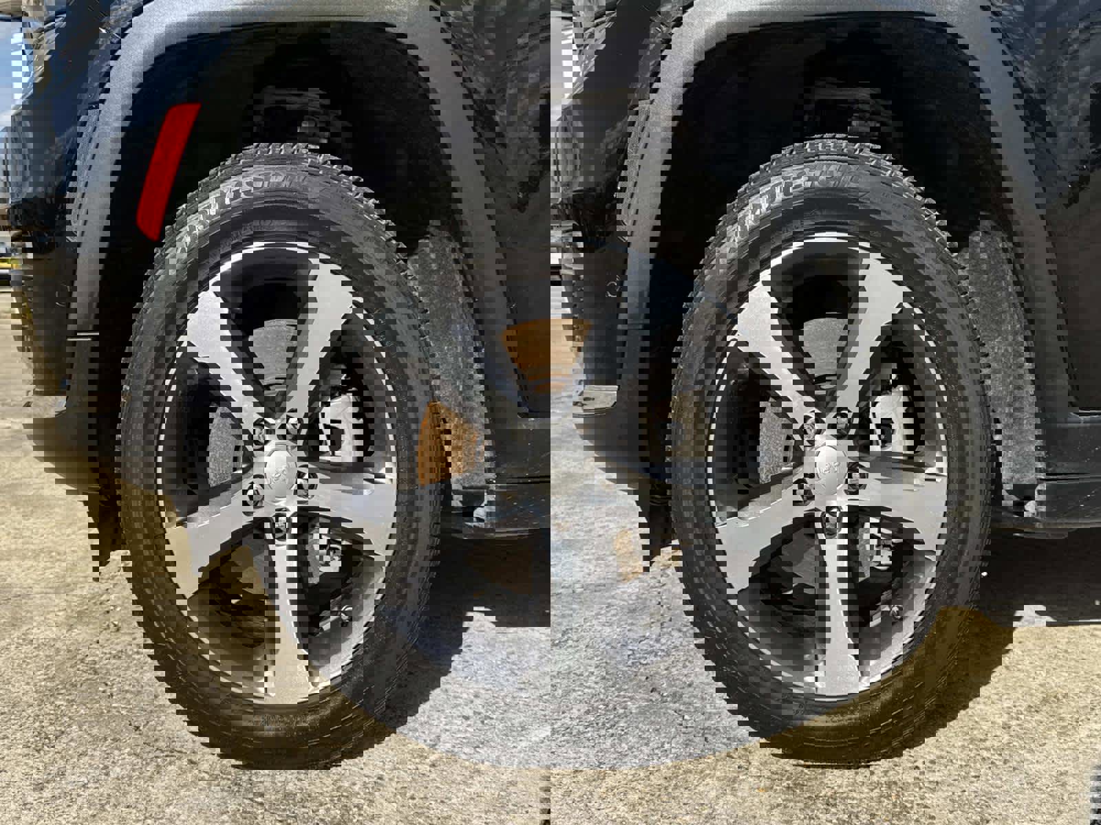 Used 2023 Jeep Grand Cherokee L Limited w/ Luxury Tech Group II image 4