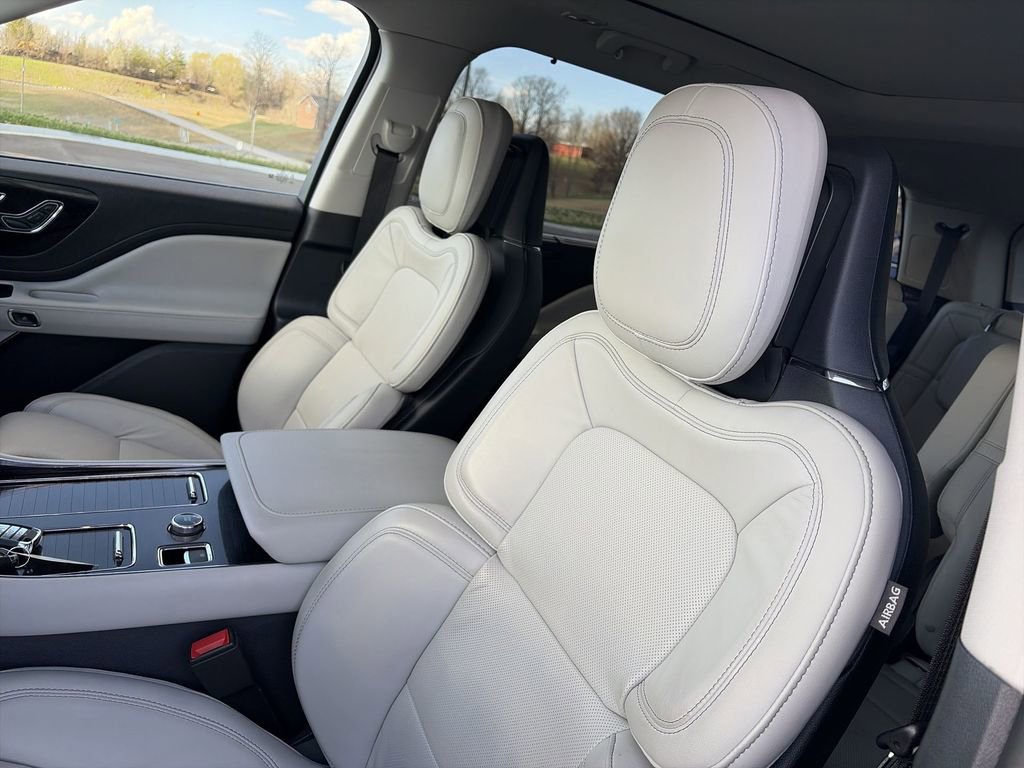Used 2025 Lincoln Aviator Reserve w/ Equipment Group 201A image 11