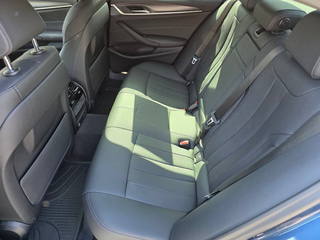 Used 2023 BMW 540i w/ M Sport Package RWD image 13