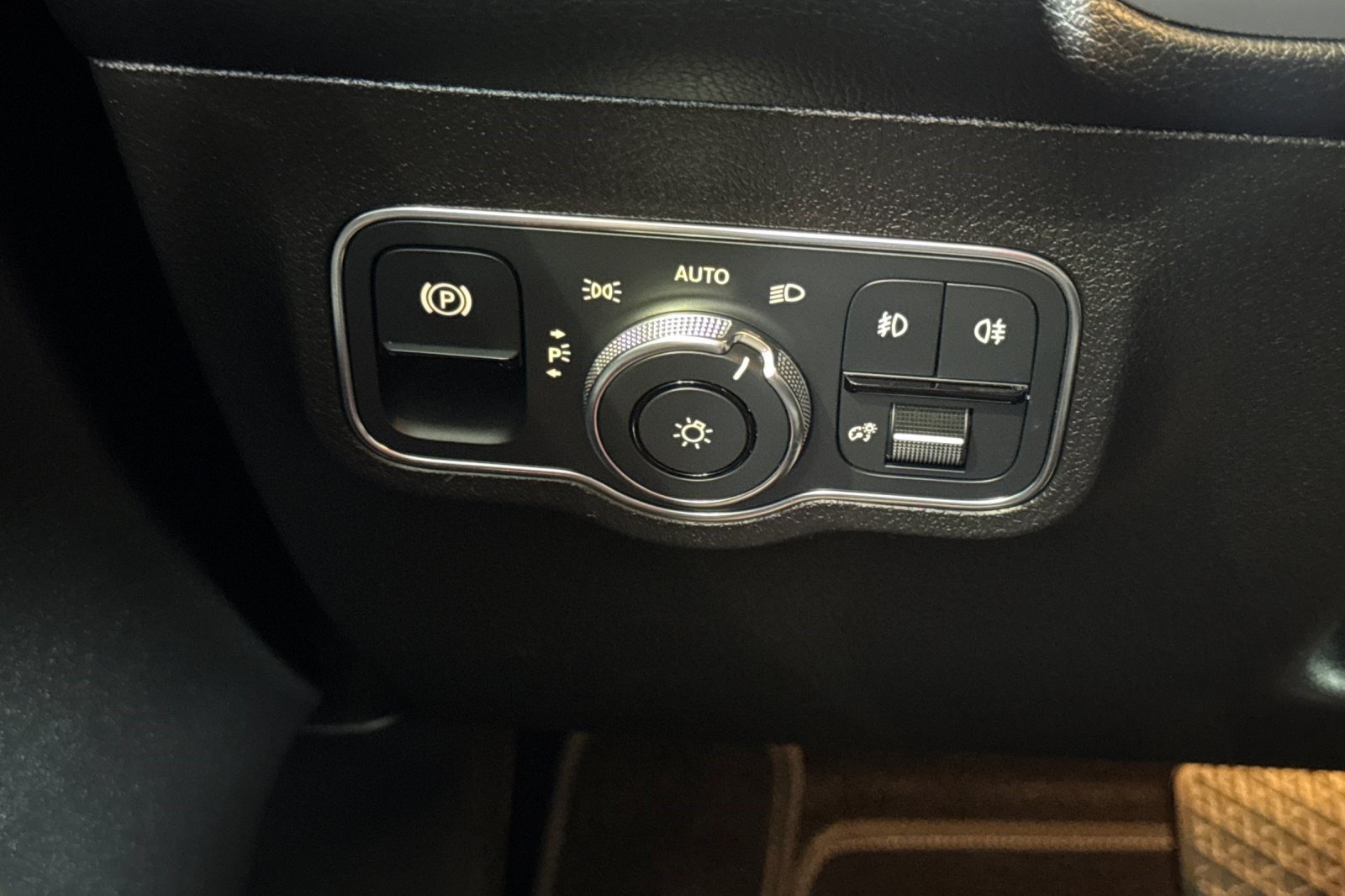 Used 2021 Mercedes-Benz GLB 250 4MATIC image 37