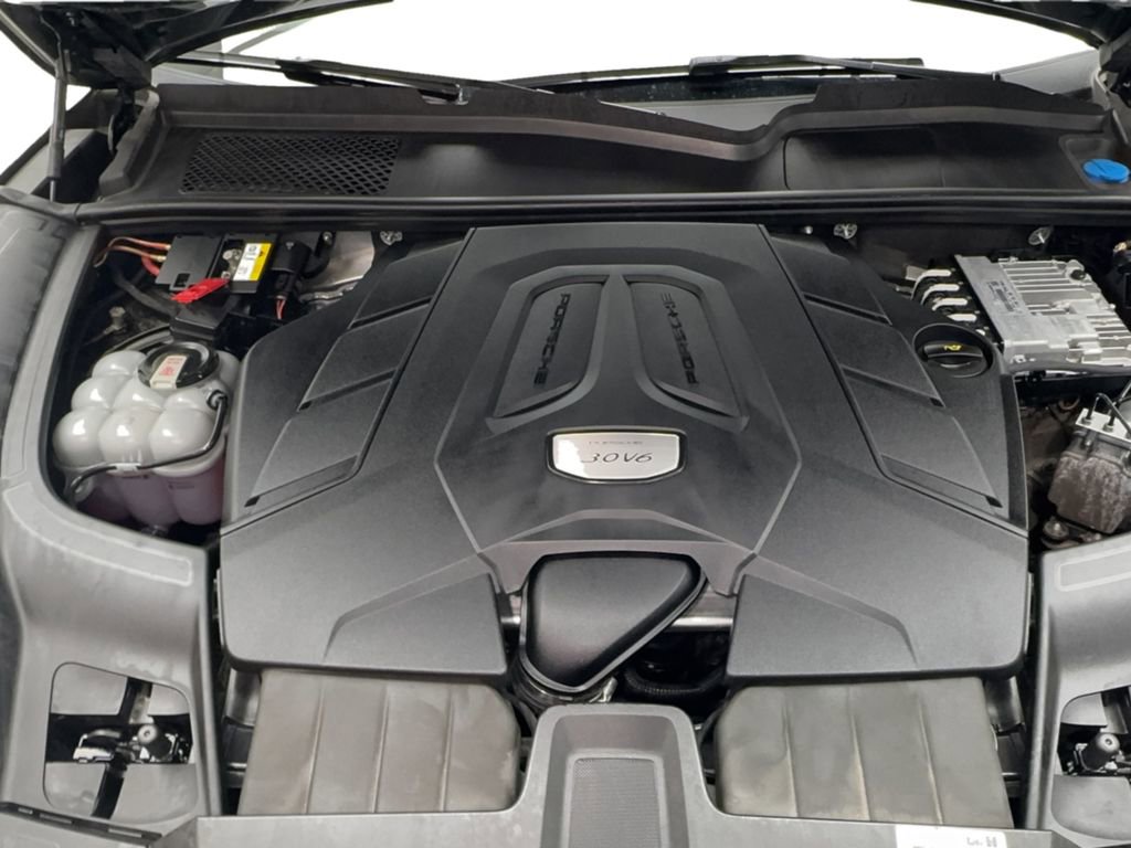 Used 2023 Porsche Cayenne Platinum Edition image 42