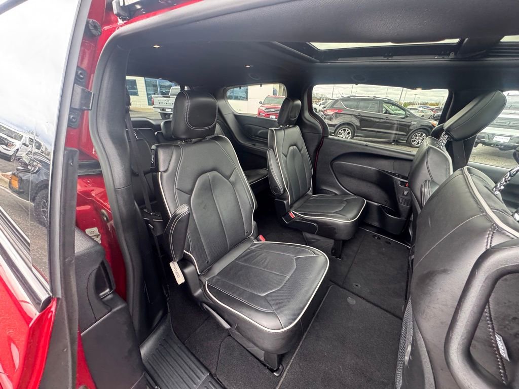 Used 2025 Chrysler Pacifica Limited FWD image 13