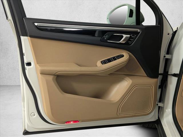 Certified 2023 Porsche Macan AWD/4WD image 13