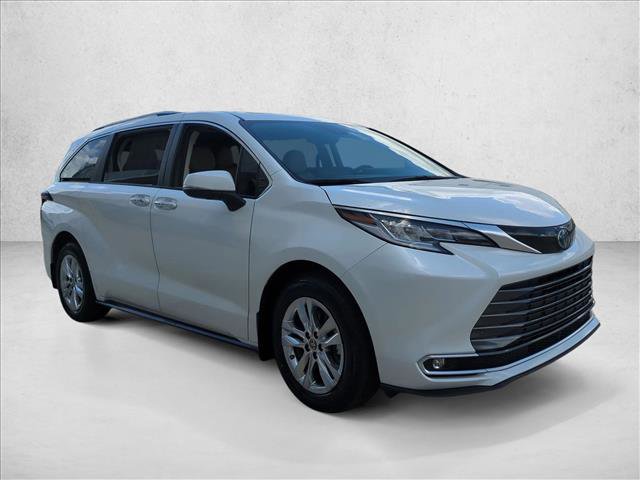 Certified 2024 Toyota Sienna Limited FWD image 4
