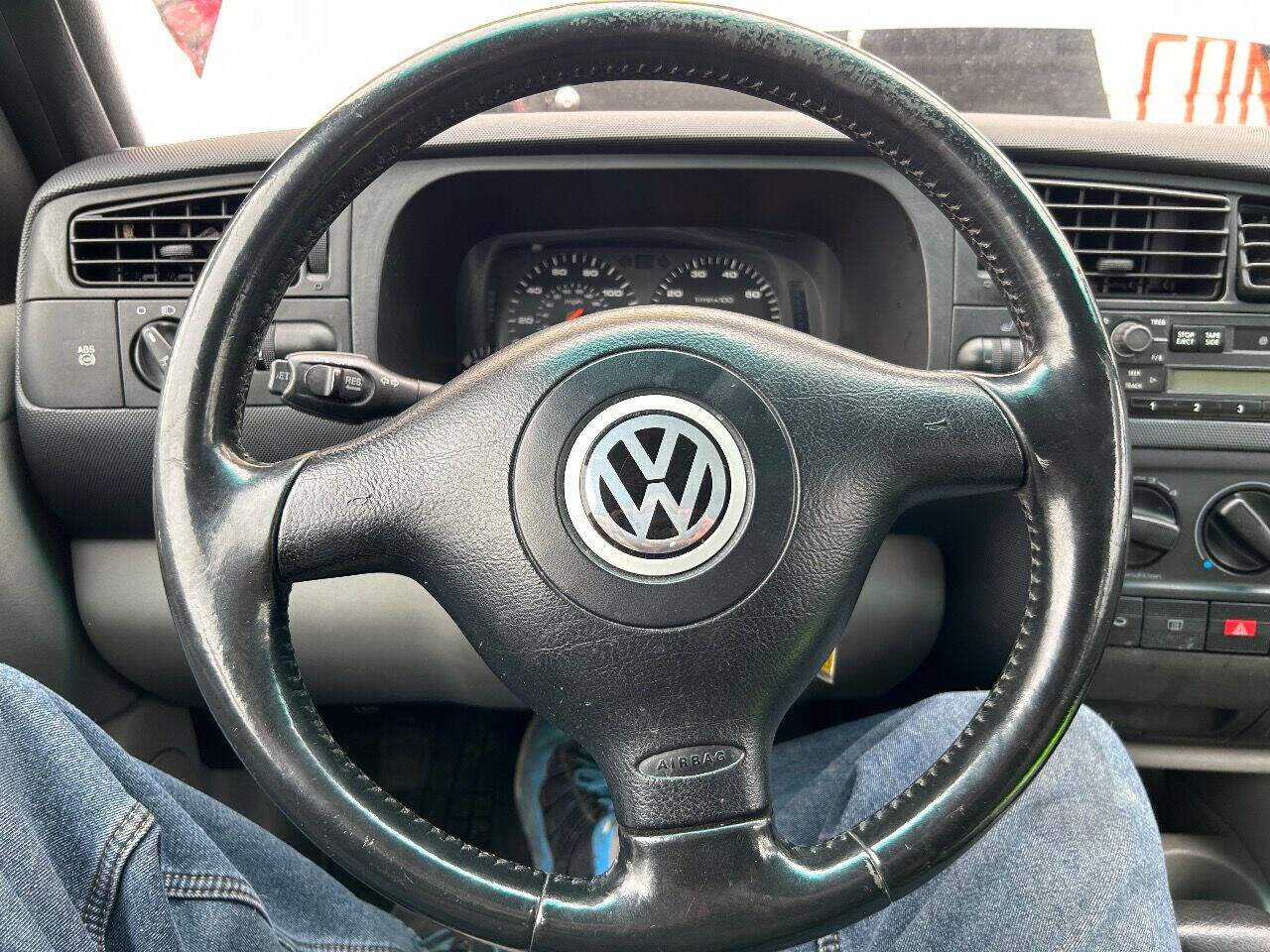 Used 2002 Volkswagen Cabrio GLX image 11