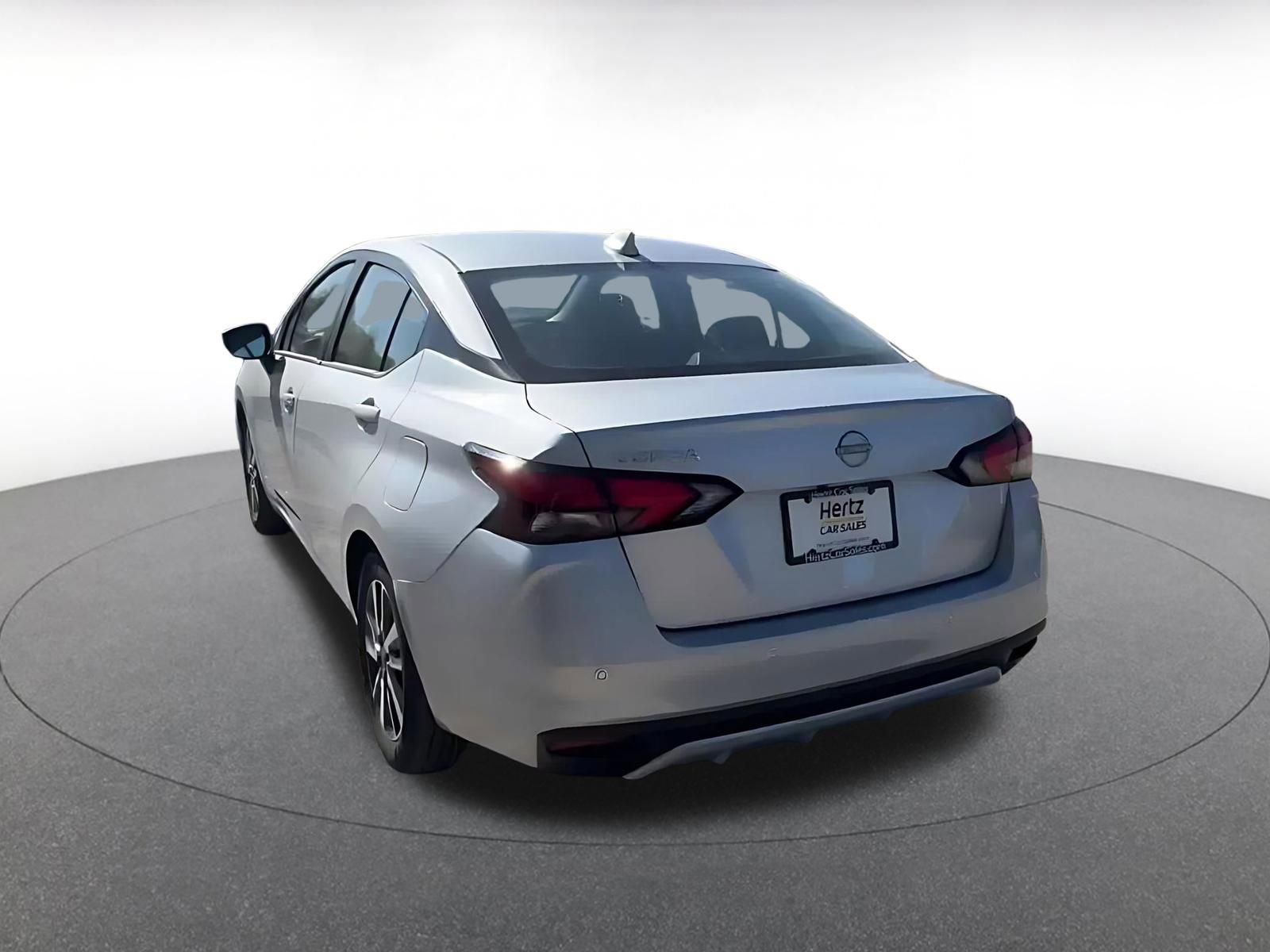 Used 2025 Nissan Versa SV image 11