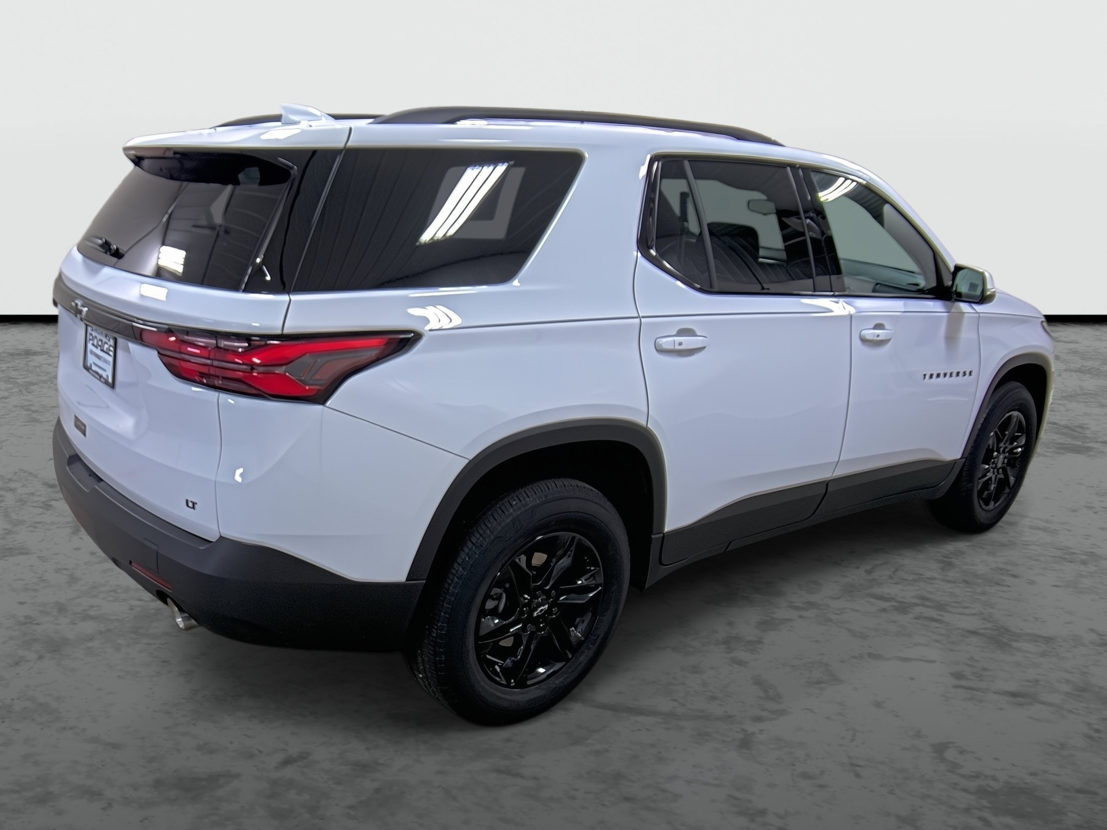 Used 2023 Chevrolet Traverse LT w/ Midnight/Sport Edition FWD image 4
