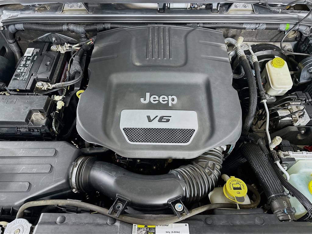 Used 2015 Jeep Wrangler Unlimited Sport w/ Connectivity Group image 30