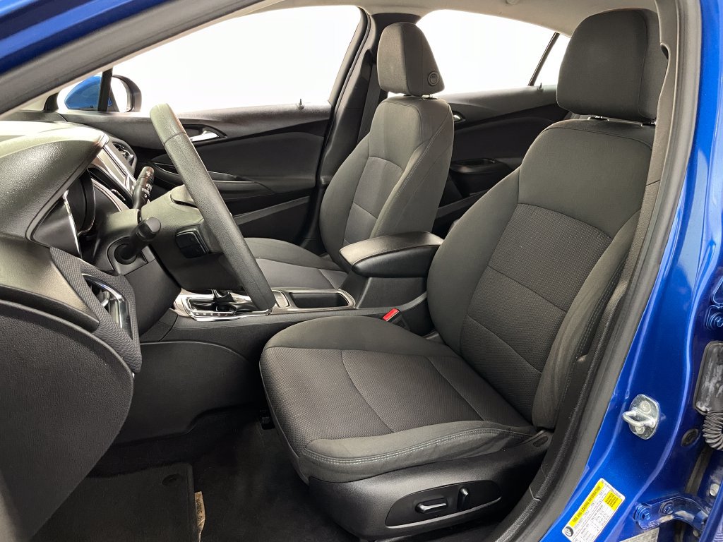 Used 2018 Chevrolet Cruze LT w/ Convenience Package FWD image 19