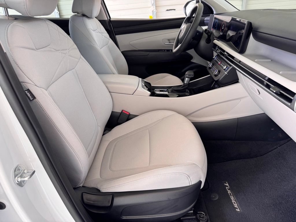 Certified 2025 Hyundai Tucson SE FWD image 16