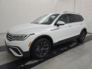 Used 2023 Volkswagen Tiguan SE w/ Panoramic Sunroof Package FWD image 2