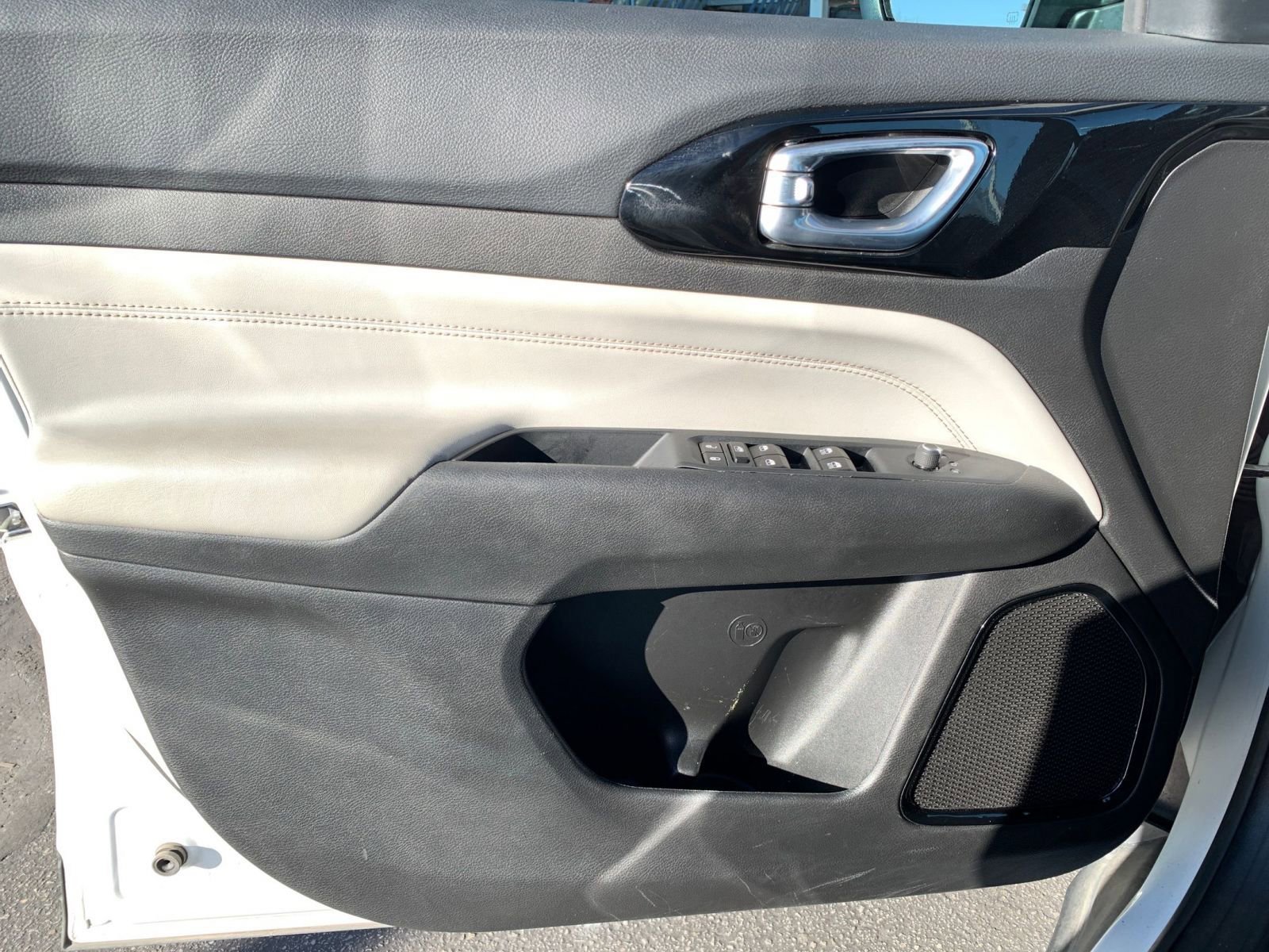 Used 2025 Jeep Compass Limited image 20