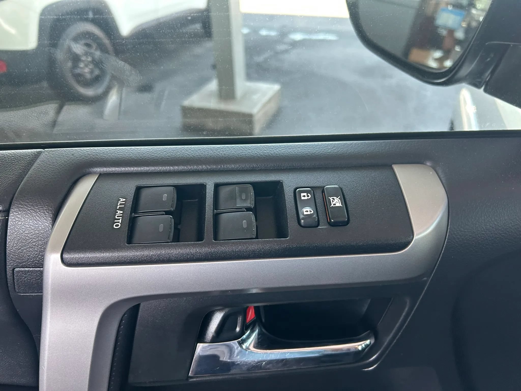 Used 2022 Toyota 4Runner SR5 w/ Revi AWD/4WD image 18