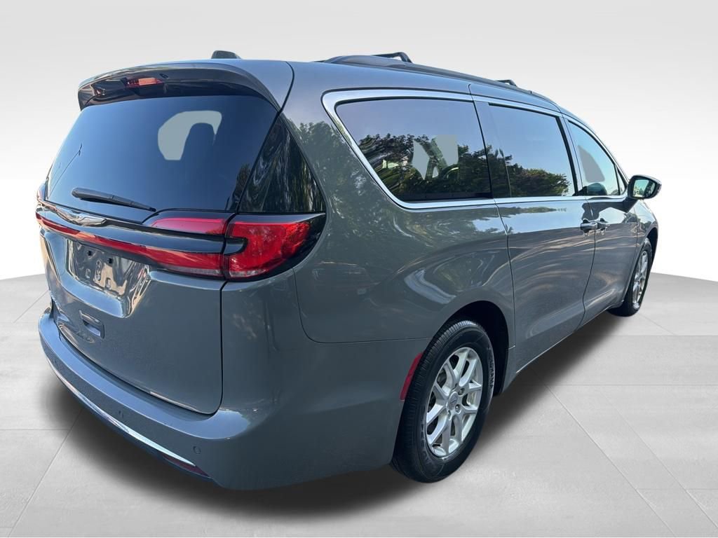 Used 2022 Chrysler Pacifica Touring-L image 5