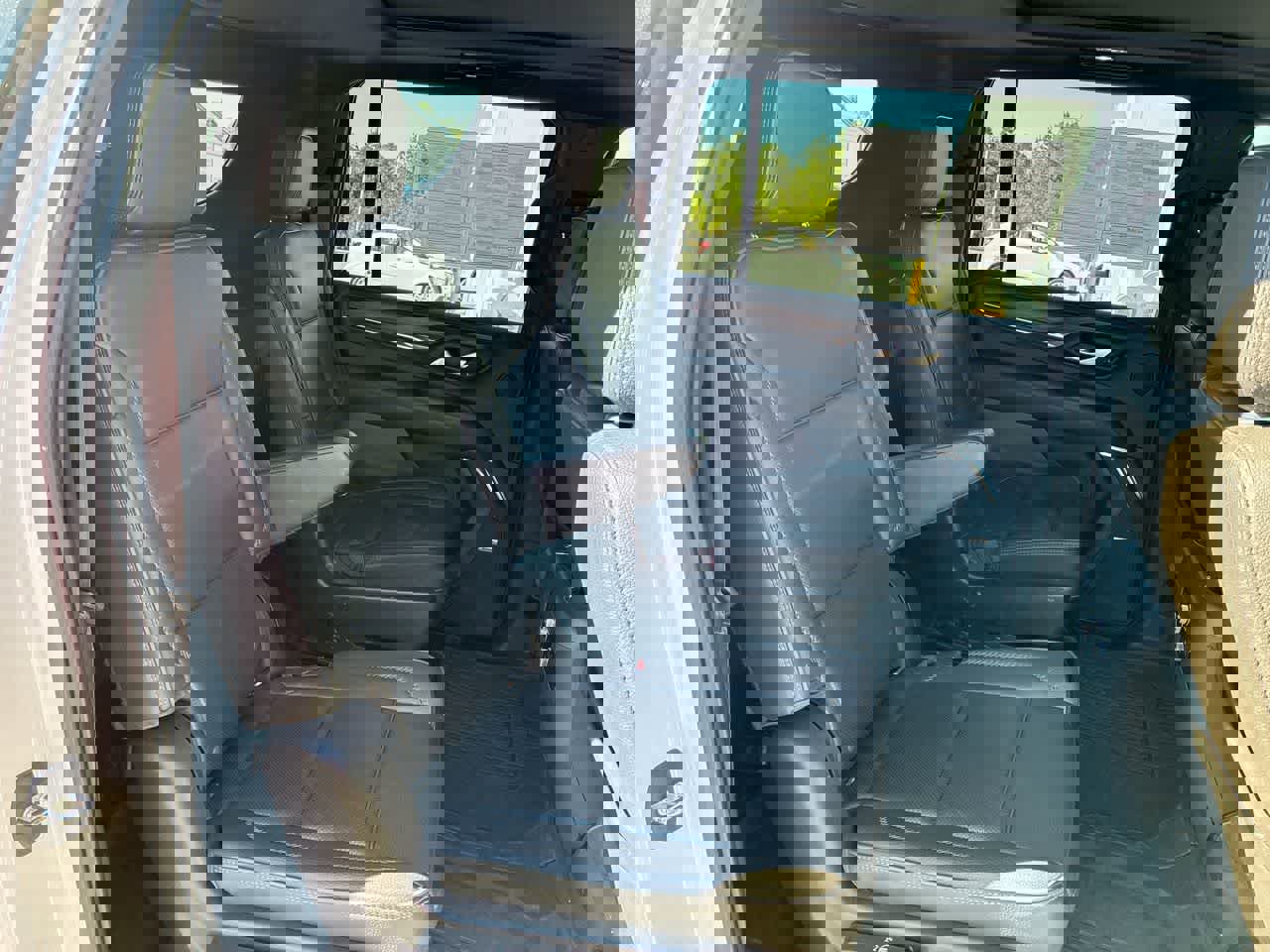 Used 2022 GMC Yukon XL Denali image 28