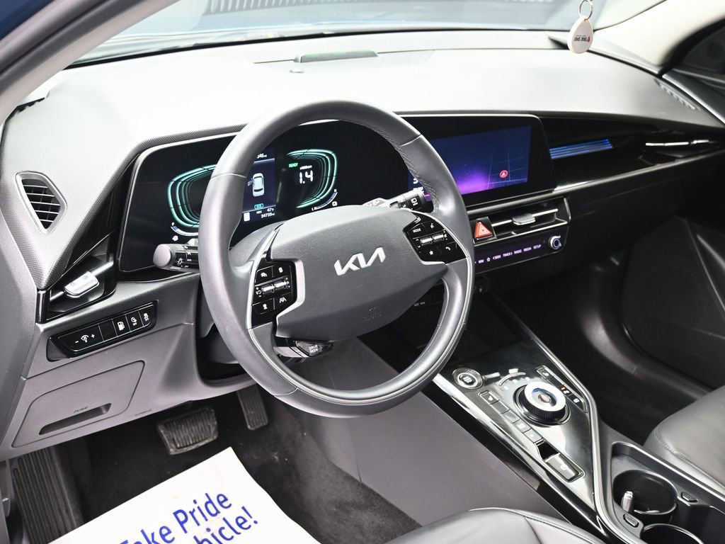 Used 2023 Kia Niro EX image 17
