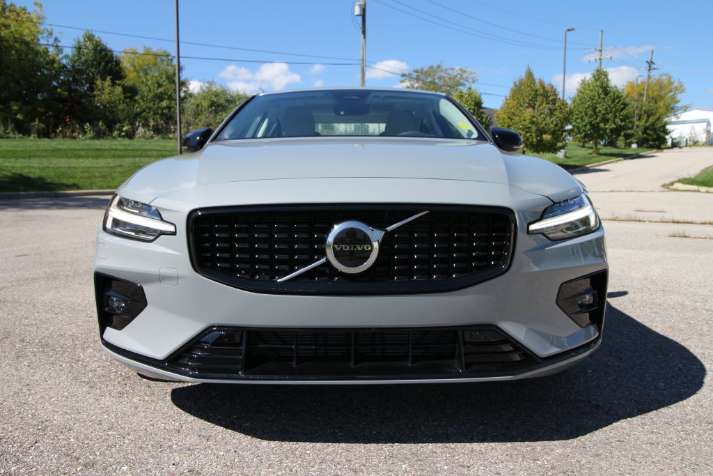 Used 2024 Volvo S60 B5 Core w/ Climate Package AWD/4WD image 2