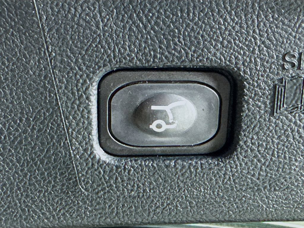 Used 2019 Ford Edge Titanium FWD image 32