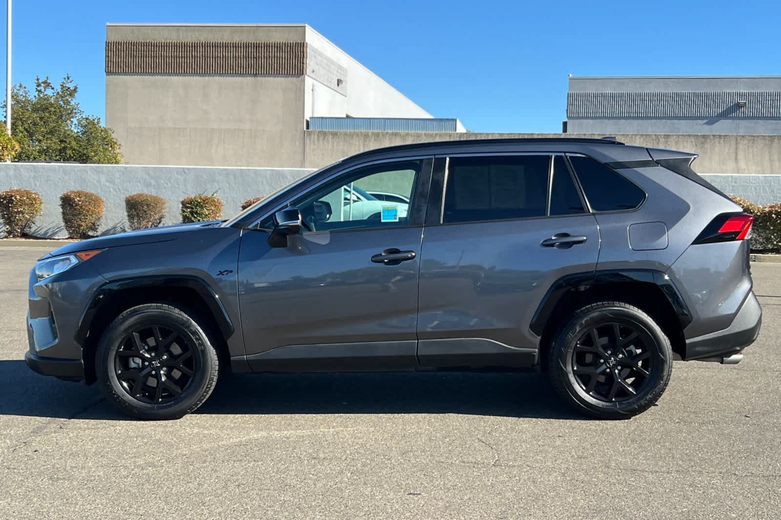 Used 2021 Toyota RAV4 XLE FWD image 9