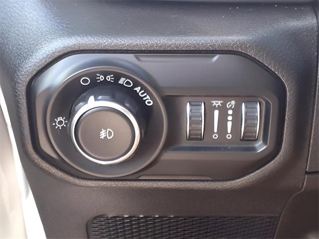 Used 2020 Jeep Wrangler Unlimited Sahara image 17