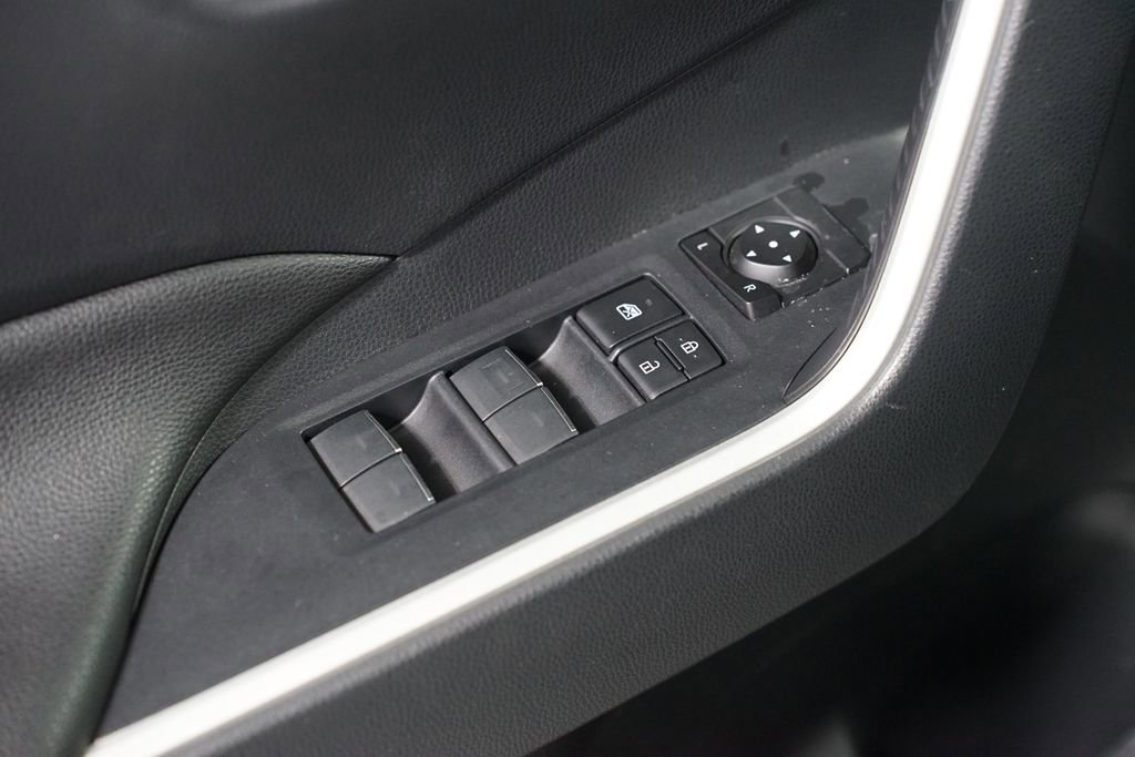 Used 2025 Toyota RAV4 XLE image 31