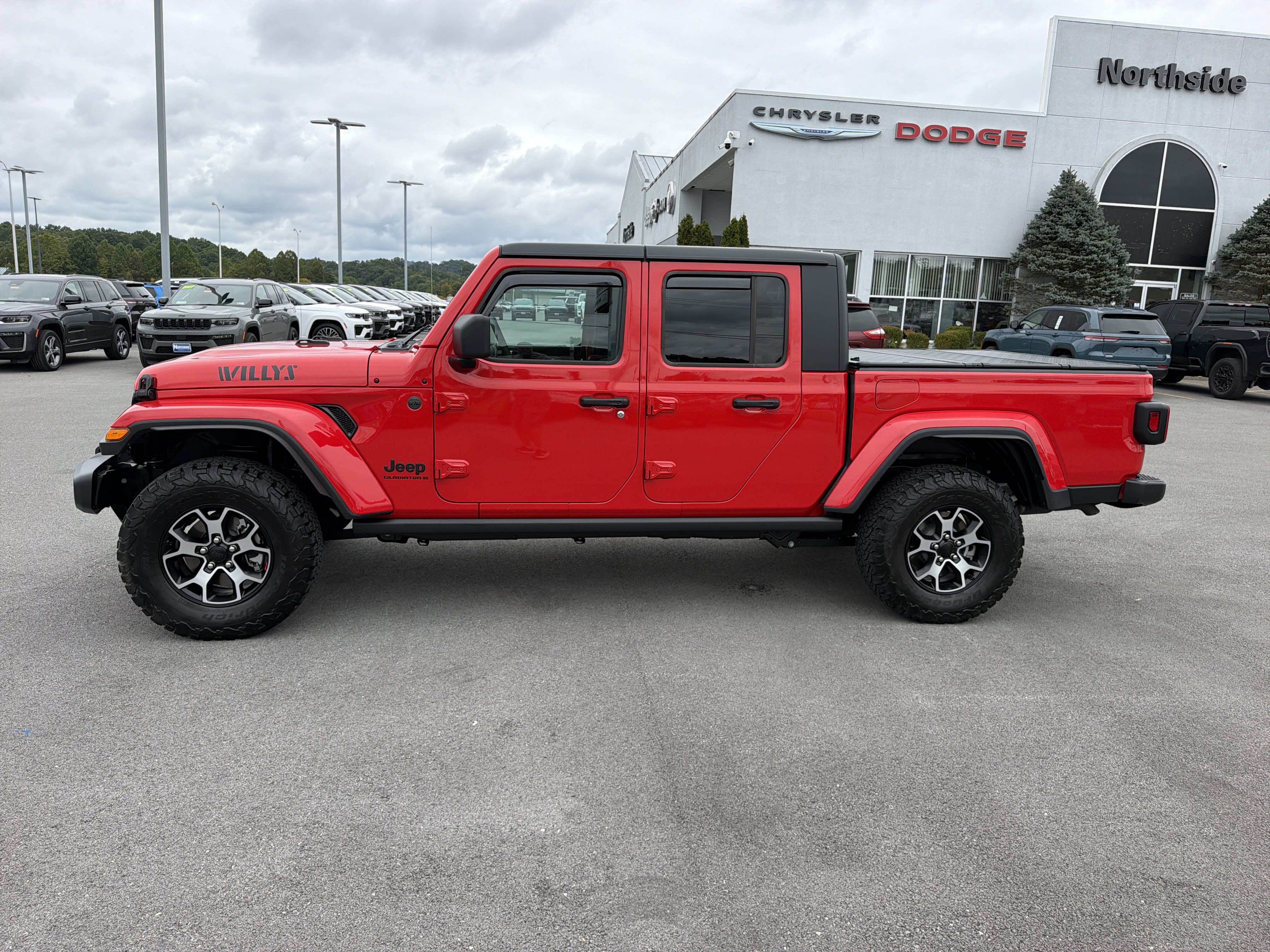 Used 2023 Jeep Gladiator Sport AWD/4WD image 11