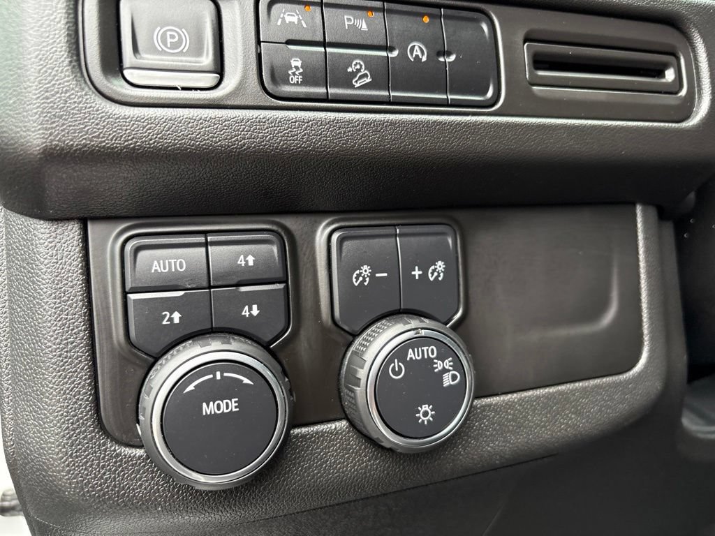 Used 2023 Chevrolet Suburban Premier AWD/4WD image 15
