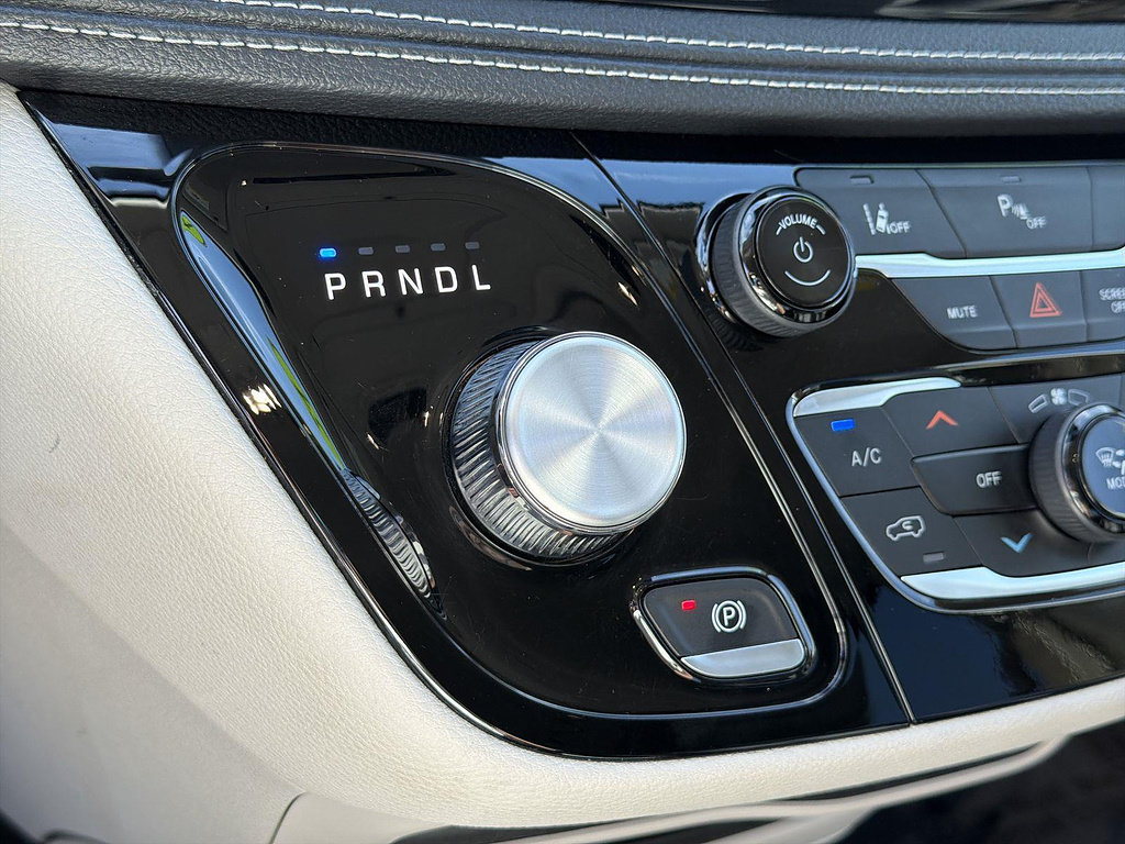 Used 2024 Chrysler Pacifica Limited FWD image 15