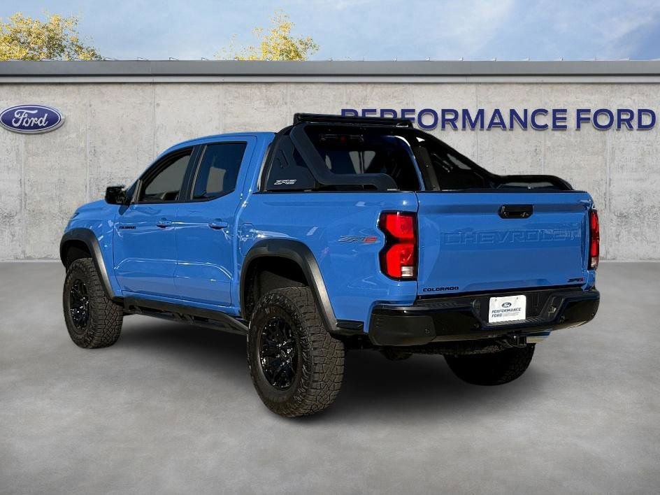 Used 2025 Chevrolet Colorado ZR2 w/ Midnight Edition image 7